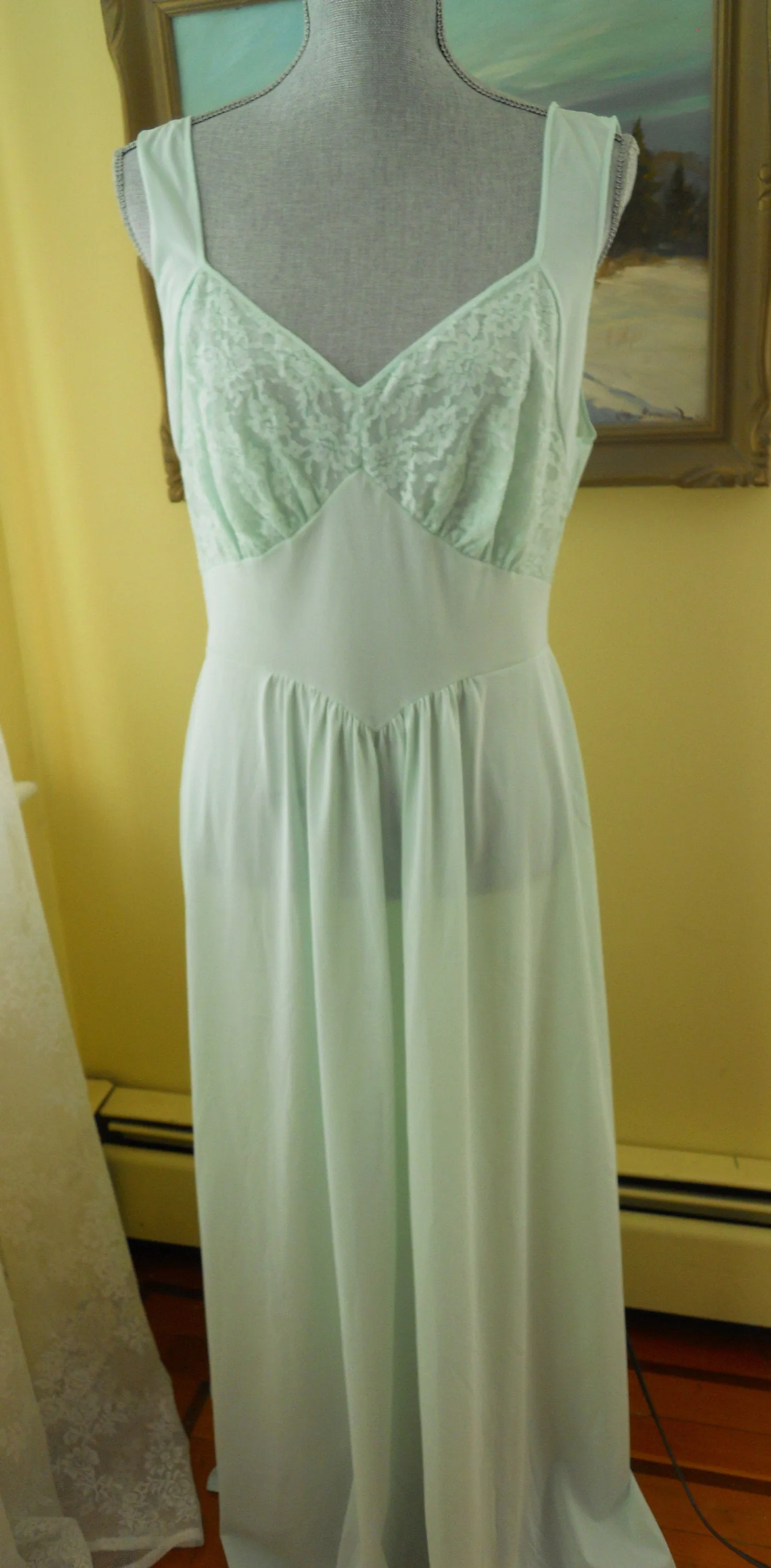 Late 1940s Early 1950s Sweetheart Neckline Nightgown Vintage Sea-foam Green Glamour Pin-Up Girl Lingerie